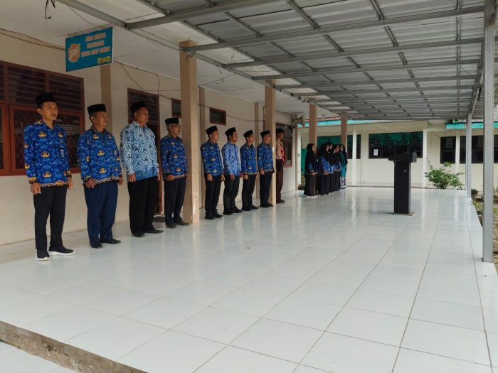 Pelajar OSIM MAN 1 Muaro Jambi Tunjukkan Dedikasi pada Upacara Kesaktian Pancasila