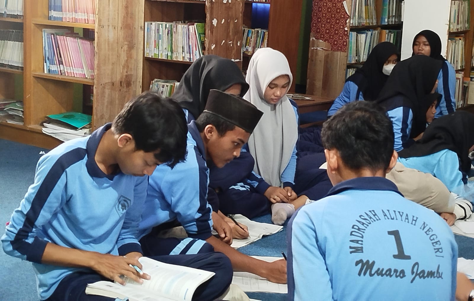 Manfaatkan Perpustakaan Sebagai Sumber Belajar Manfaatkan Perpustakaan Sebagai Sumber Belajar