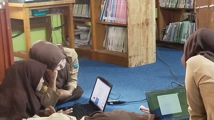 Siswa Kelas XII MAN 1 Muaro Jambi Finalisasi Pendaftaran SPAN PTKIN 2026 Siswa Kelas XII MAN 1 Muaro Jambi Finalisasi Pendaftaran SPAN PTKIN 2026