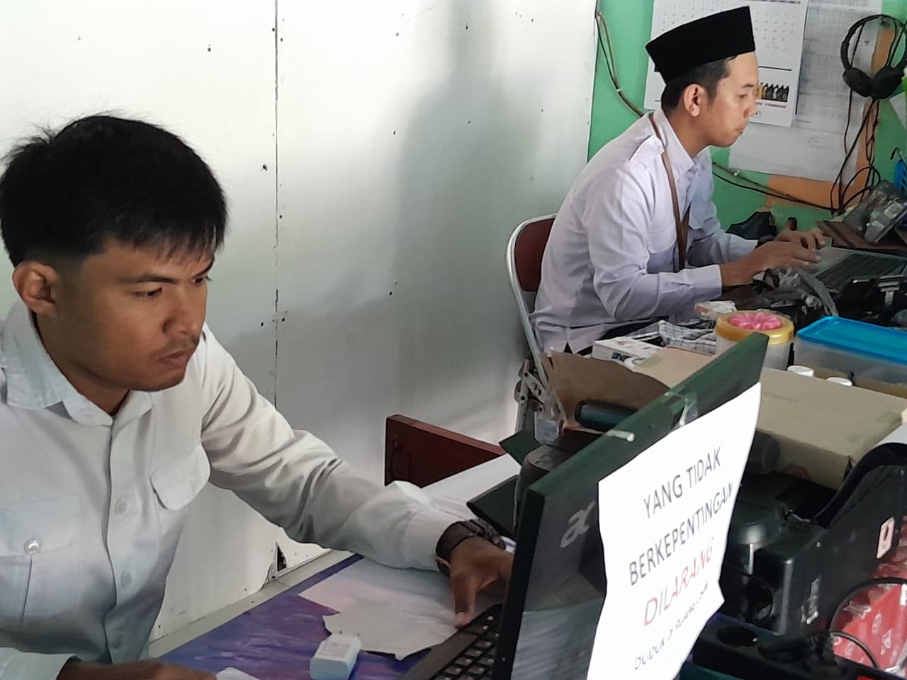 Selama Peserta Melaksanakan Ujian Proktor Pantau Terus Jalannya Ujian Selama Peserta Melaksanakan Ujian Proktor Pantau Terus Jalannya Ujian