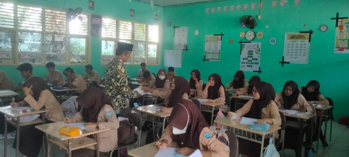 Kondisi Udara Masih Memungkinkan, MAN 1 Muaro Jambi Gelar KBM Tatap Muka Kondisi Udara Masih Memungkinkan, MAN 1 Muaro Jambi Gelar KBM Tatap Muka