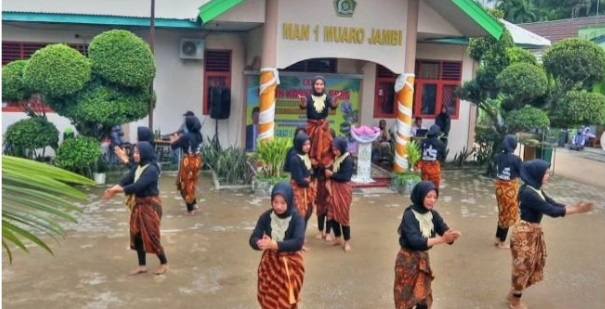 Pengurus Kegiatan Ekstrakurikuler kesenian MAN  1 Muaro Jambi