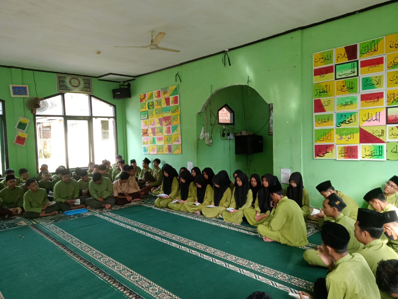 Siswa Kelas XI A Pimpin Pembacaan Tahlil dan Yasin Siswa Kelas XI A Pimpin Pembacaan Tahlil dan Yasin