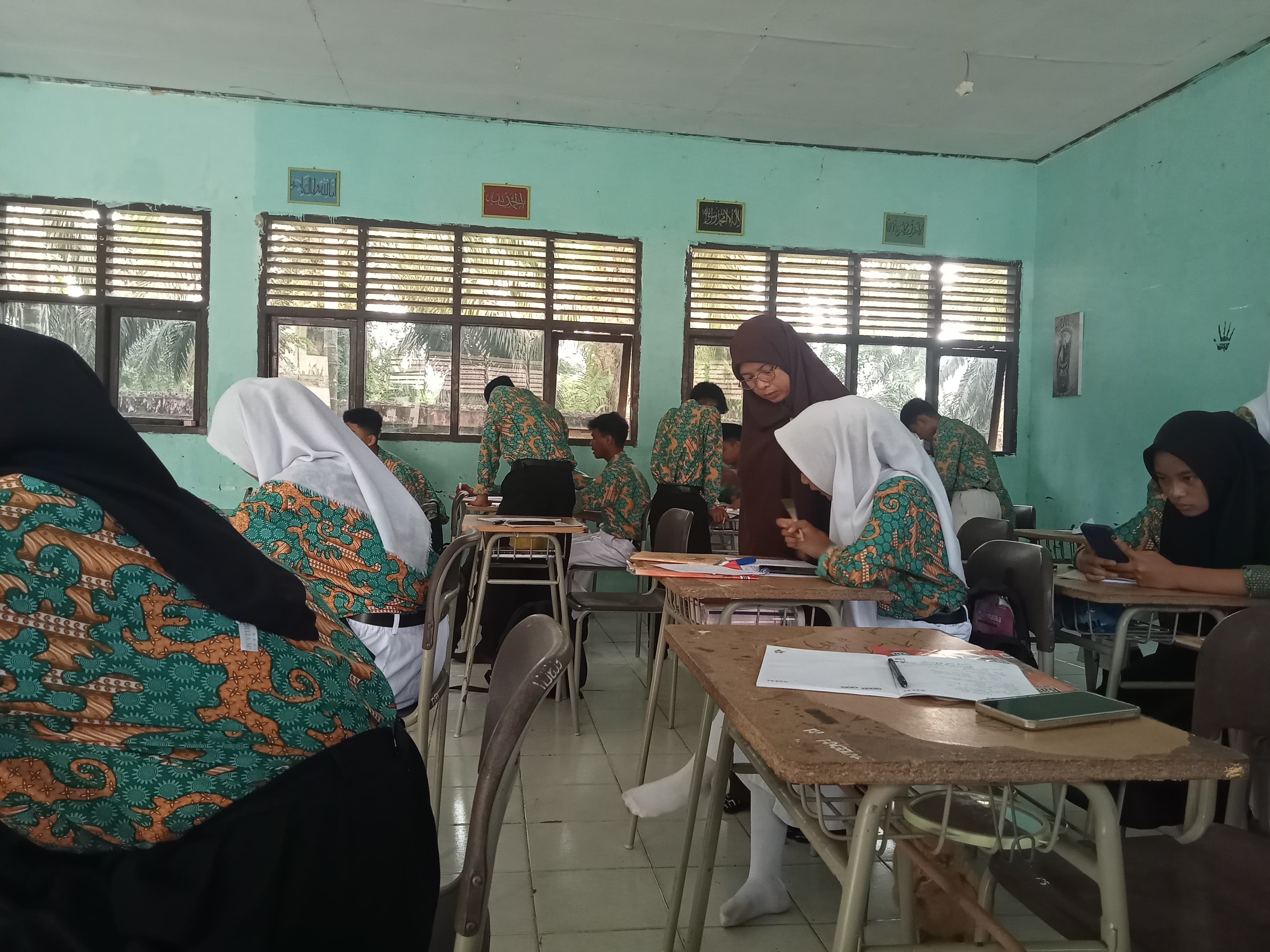 Guru Bahasa Inggris Ajarkan Surat Lamaran Kerja Guru Bahasa Inggris Ajarkan Surat Lamaran Kerja