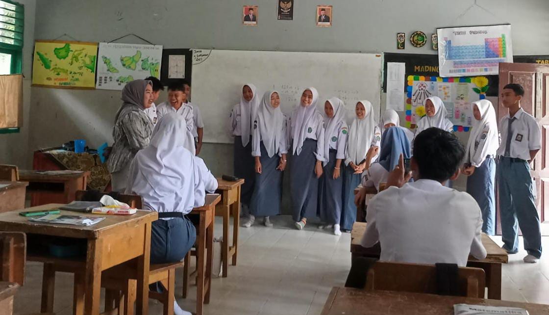 Siswa Kelas XIA Tampilkan Presentasi Edukatif Tentang Bullying