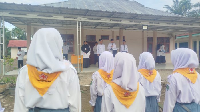 PMR MAN 1 Muaro Jambi Tingkatkan Kesiapsiagaan Anggota Melalui Latihan Rutin dan Pelayanan UKS PMR MAN 1 Muaro Jambi Tingkatkan Kesiapsiagaan Anggota Melalui Latihan Rutin dan Pelayanan UKS