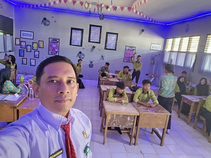 Kepala MAN 1 Muaro Jambi Apresiasi Wali Kelas dalam Penataan Ruang Belajar
