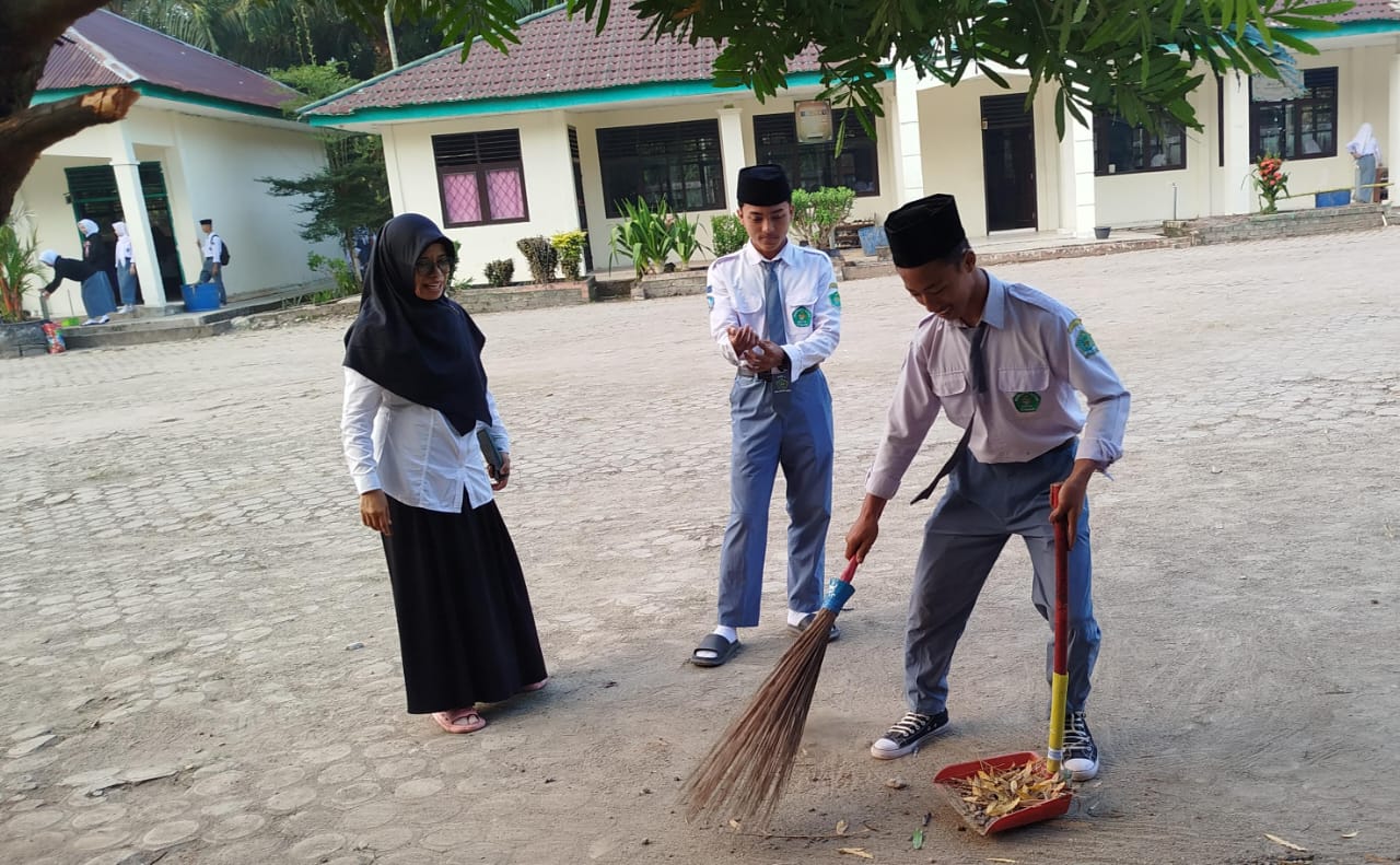 Peranan Guru Piket Di Madrasah Aliyah Negeri 1 Muaro Jambi