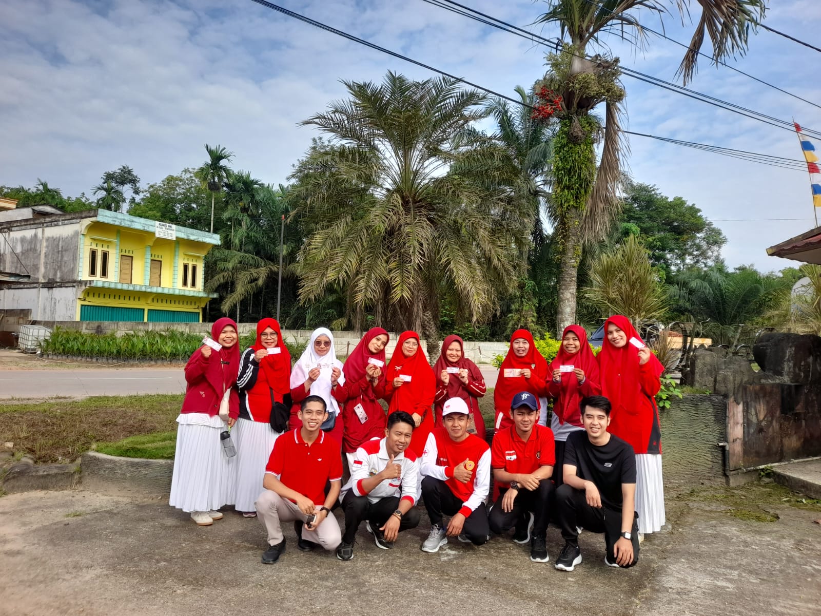 MAN 1 Muaro Jambi Meriahkan HUT RI ke-80 Lewat Jalan Santai Kerukunan