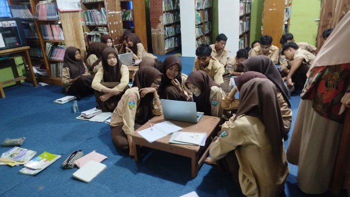 Belajar Fisika Jadi Lebih Hidup di Pustaka MAN 1 Muaro Jambi Belajar Fisika Jadi Lebih Hidup di Pustaka MAN 1 Muaro Jambi