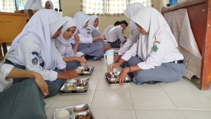 Program MBG di MAN 1 Muaro Jambi Tingkatkan Gizi dan Semangat Belajar Siswa