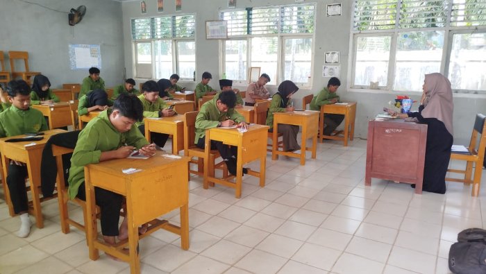 ASAT Hari Terakhir di MAN 1 Muaro Jambi Berakhir Sukses dan Tertib