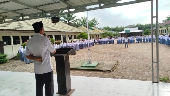 Upacara Khidmat Dipimpin Fahrurrozi, Pesan Moral Ditekankan untuk Siswa MAN 1 Muaro Jambi