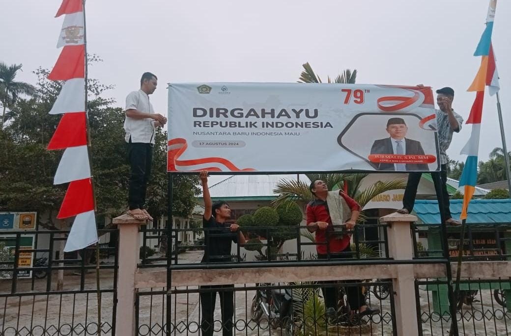 Pembina Osim Pimpin Pemasangan Pernak-Pernik Kemeriahan HUT RI