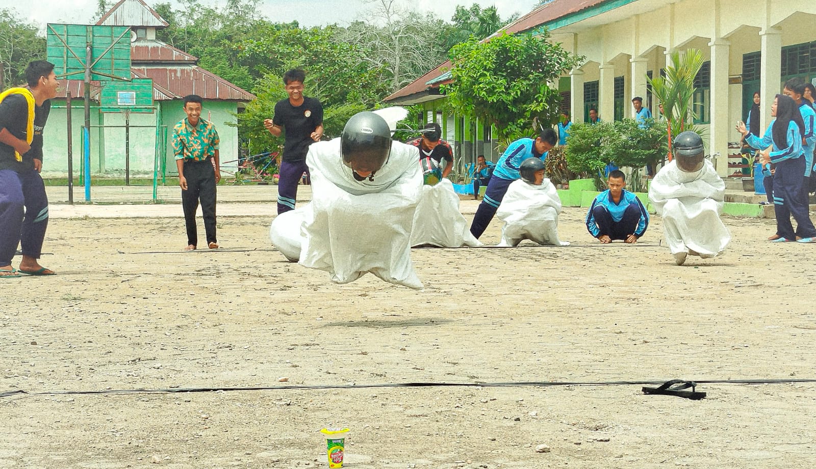 Meriahkan Hari Kemerdekaan, MAN 1 Muaro Jambi Gelar Lomba Balap Karung