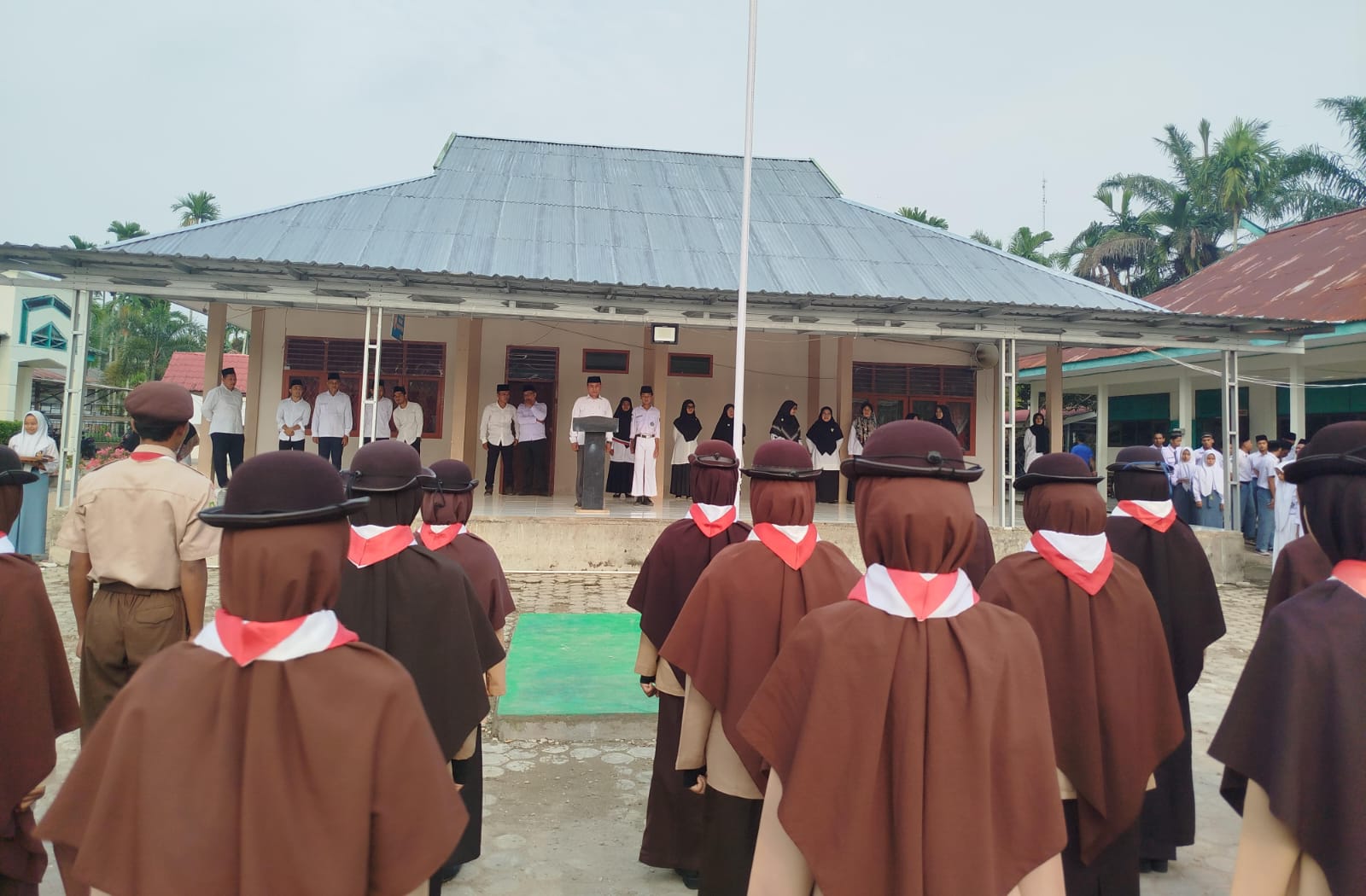 Kamabigus Pangkalan MAN 1 Muaro Jambi Lantik Bantara XXI Kamabigus Pangkalan MAN 1 Muaro Jambi Lantik Bantara XXI