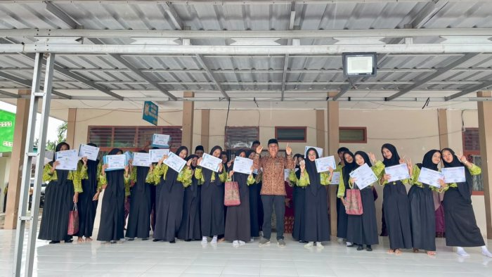 Siswa Berprestasi Semester Genap 2025/2026 Diumumkan, Ini Daftar Tiga Besar Tiap Kelas Siswa Berprestasi Semester Genap 2025/2026 Diumumkan, Ini Daftar Tiga Besar Tiap Kelas