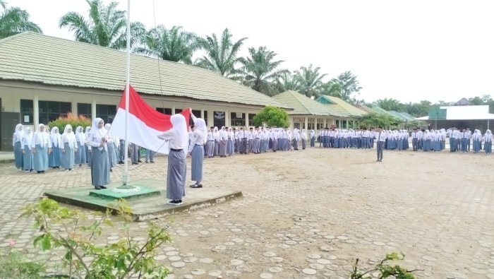 XII C Tampil Gemilang Jalankan Tugas Upacara di MAN 1 Muaro Jambi XII C Tampil Gemilang Jalankan Tugas Upacara di MAN 1 Muaro Jambi