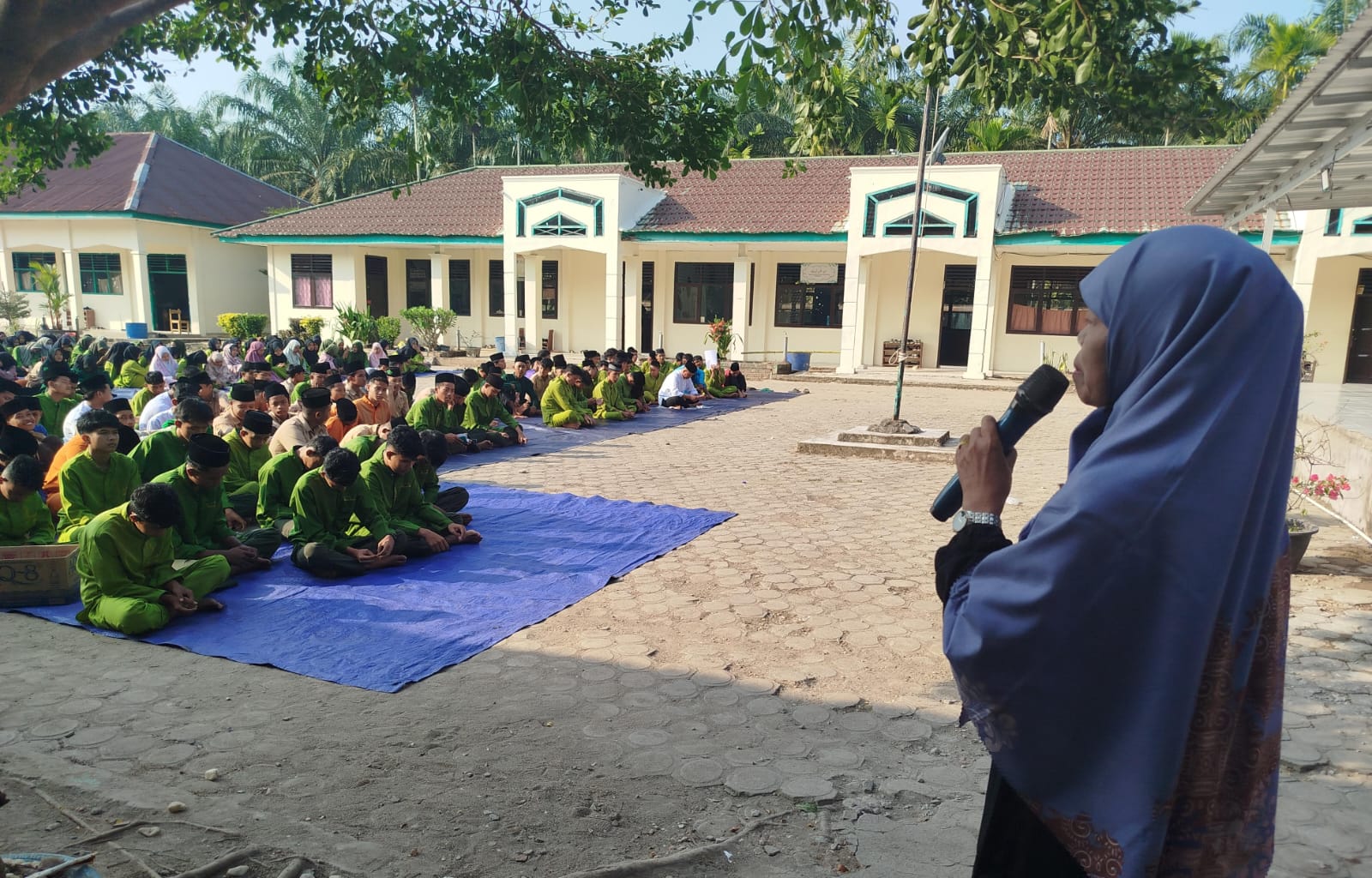 Waka Kesiswaan Ingatkan kegiatan  Jumat Berkah