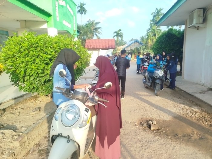 Razia Mendadak di MAN 1 Muaro Jambi, Madrasah Perkuat Disiplin dan Cegah Barang Terlarang Razia Mendadak di MAN 1 Muaro Jambi, Madrasah Perkuat Disiplin dan Cegah Barang Terlarang