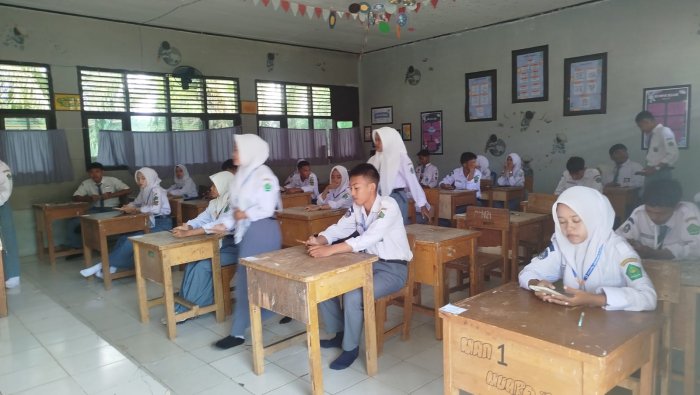 Ujian Hari Kedua di MAN 1 Muaro Jambi Berjalan Tertib dengan Sistem CBT