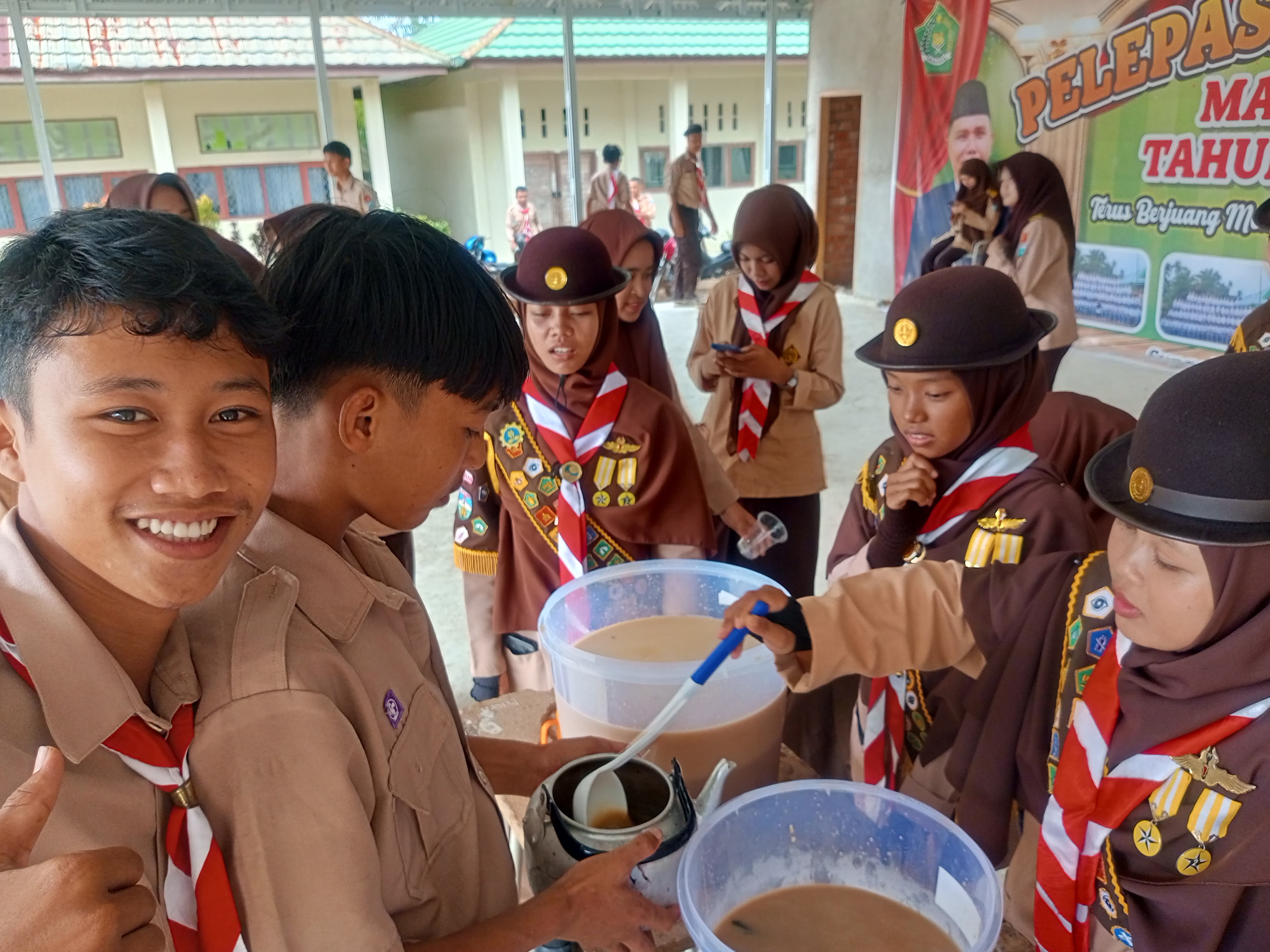 Pramuka MAN 1 Muaro Jambi Tampilkan Kegiatan Unik dalam Jumat Sehat