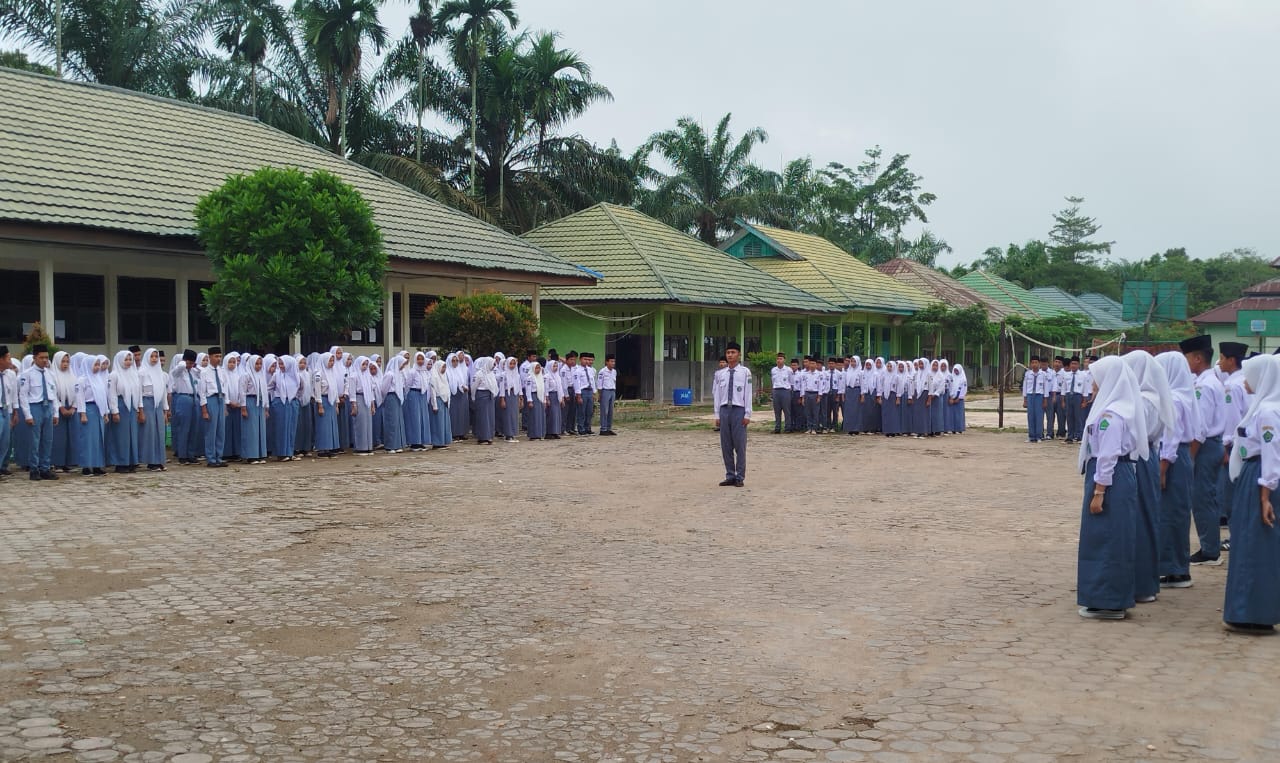 Siswa Kelas XI Sukses Laksanakan Tugas sebagai Petugas Upacara Siswa Kelas XI Sukses Laksanakan Tugas sebagai Petugas Upacara