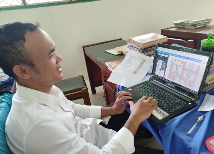 Menjelang Asesmen, Guru Kerjakan Finalisasi Soal di Aplikasi E-Learning Madrasah Menjelang Asesmen, Guru Kerjakan Finalisasi Soal di Aplikasi E-Learning Madrasah