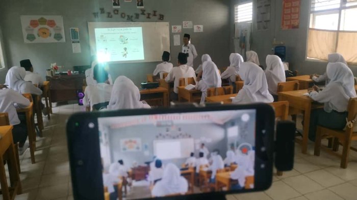 Perekaman Uji Kinerja Guru Bahasa Arab di MAN 1 Muaro Jambi Berlangsung Penuh Inspirasi Perekaman Uji Kinerja Guru Bahasa Arab di MAN 1 Muaro Jambi Berlangsung Penuh Inspirasi