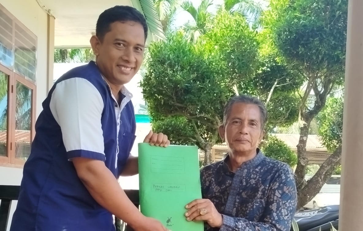 ASN MAN 1 Muaro Jambi Serahkan Berkas Bulanan