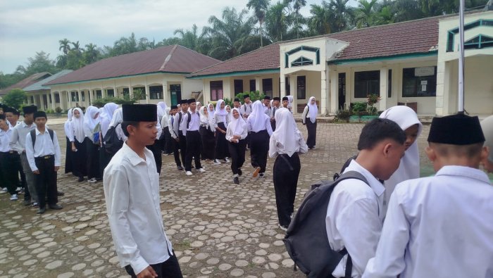 MAN 1 Muaro Jambi Siap Terapkan MATAMUDA, Sambut Siswa Baru dengan Semangat Madrasah Unggul, Damai, dan Aman MAN 1 Muaro Jambi Siap Terapkan MATAMUDA, Sambut Siswa Baru dengan Semangat Madrasah Unggul, Damai, dan Aman