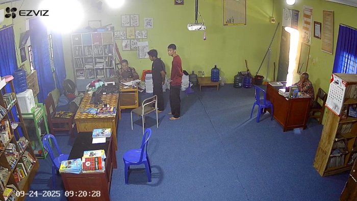 Ramai Alumni 2025 MAN 1 Muaro Jambi Urus Bebas Pustaka di Perpustakaan Ramai Alumni 2025 MAN 1 Muaro Jambi Urus Bebas Pustaka di Perpustakaan