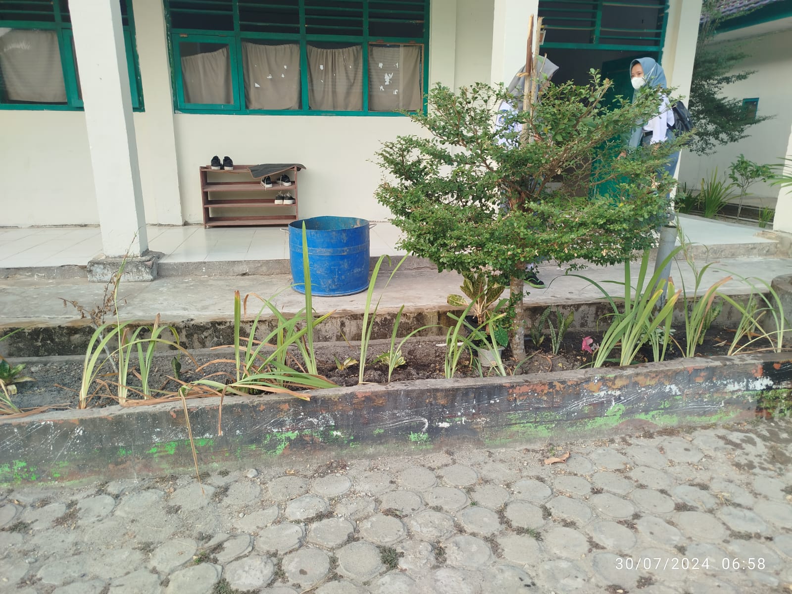 Kelas Xl B Percantik Taman Kelas yang ada di depan kelas Kelas Xl B Percantik Taman Kelas yang ada di depan kelas