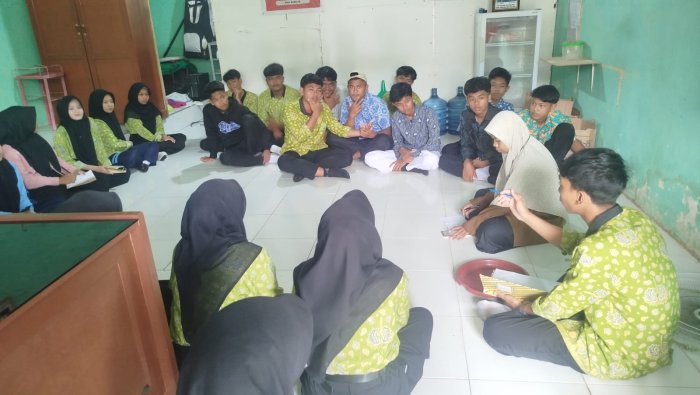 OSIM MAN 1 Muaro Jambi Gelar Rapat Persiapan HGN 2025 Bersama Waka Kesiswaan