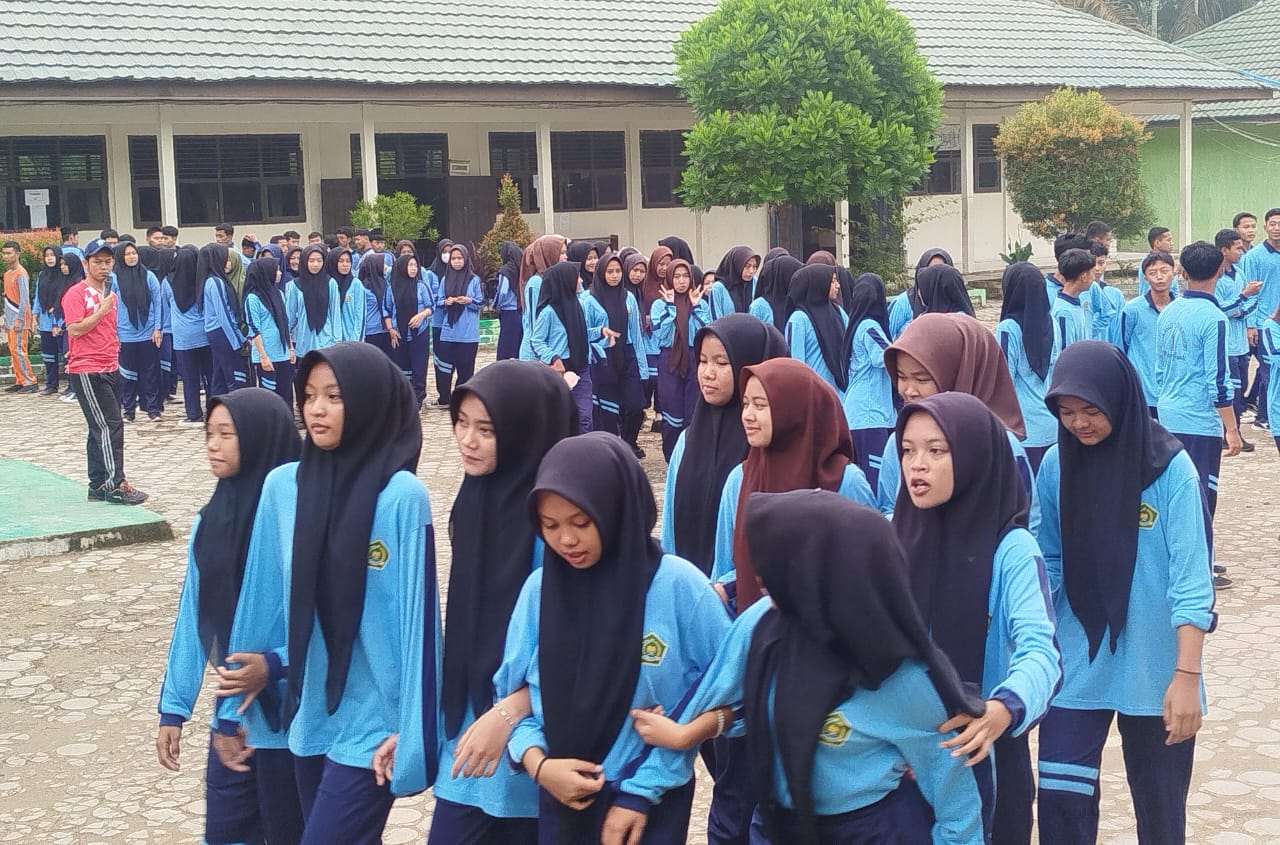 Jumat pagi, Awali KBM Berolahraga dengan Jalan Santai Jumat pagi, Awali KBM Berolahraga dengan Jalan Santai