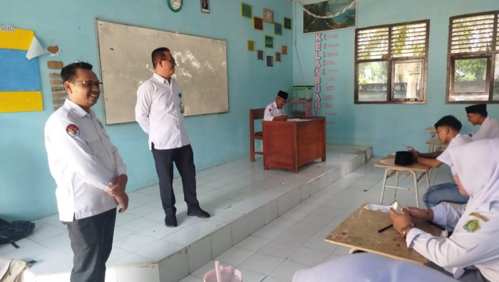 Kepala Madrasah Pantau Ujian, Pastikan Ujian Madrasah Berjalan Lancar