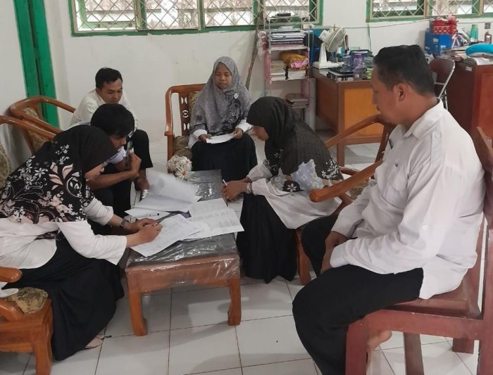 Disiplin Administrasi Jadi Prioritas: TU MAN 1 Muaro Jambi Ingatkan Laporan Guru dan Tendik