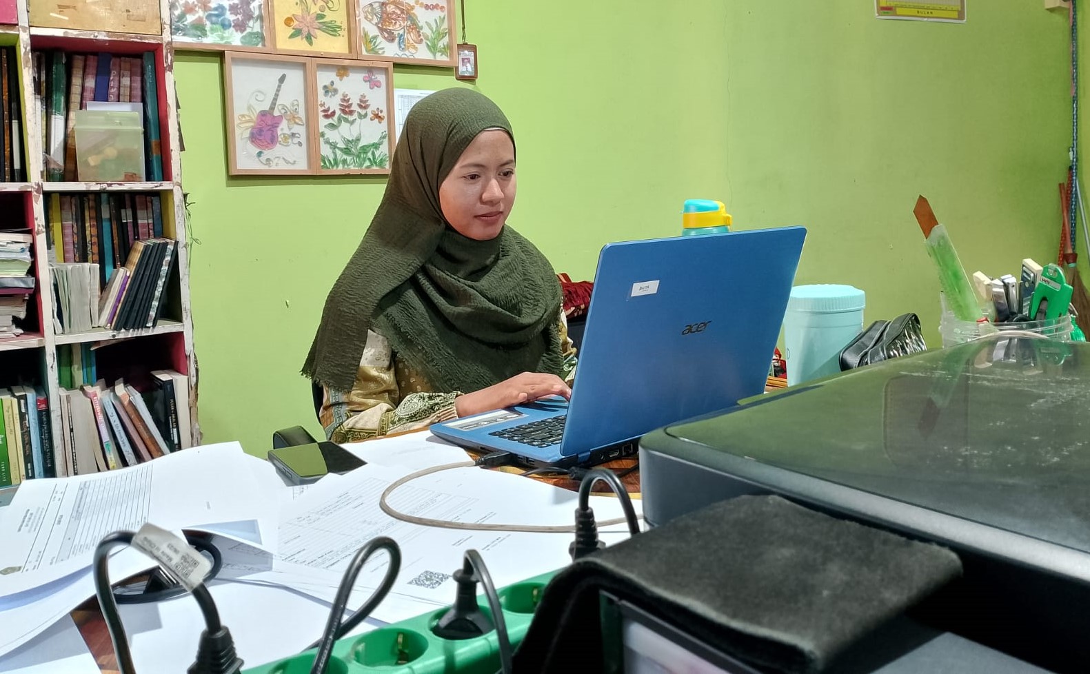 Anita Dewi Anggara Guru MAN 1 Muaro Jambi Unggah Soal UM