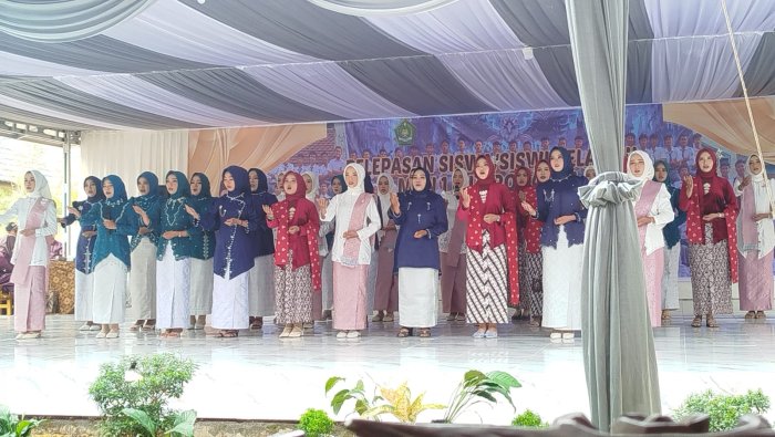 Haru dan Bangga Warnai Pelepasan Siswa Kelas XII MAN 1 Muaro Jambi