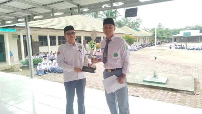 XII D Sabet Juara 1 Lomba Kebersihan: Bukti Kerja Sama yang Solid