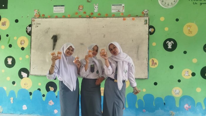 Kue Bawang, Es Lilin, dan Inovasi Baru Hadir dari Siswa MAN 1 Muaro Jambi