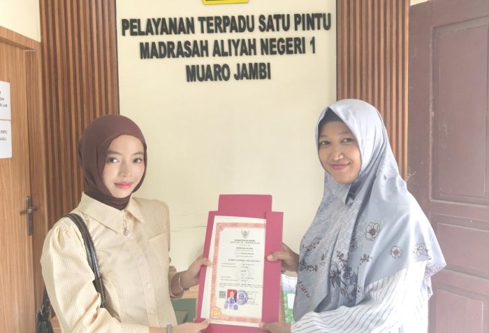 Alumni Ambil Ijazah, PTSP MAN 1 Muaro Jambi Berikan Pelayanan Prima