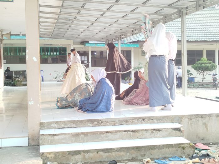 Salat Dhuha Kembali Aktif, MAN 1 Muaro Jambi Perkuat Pembiasaan Karakter Religius Peserta Didik Salat Dhuha Kembali Aktif, MAN 1 Muaro Jambi Perkuat Pembiasaan Karakter Religius Peserta Didik
