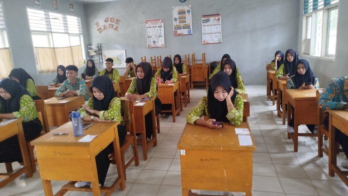 Hari Kelima Ujian Madrasah MAN 1 Muaro Jambi Berjalan Lancar Hari Kelima Ujian Madrasah MAN 1 Muaro Jambi Berjalan Lancar