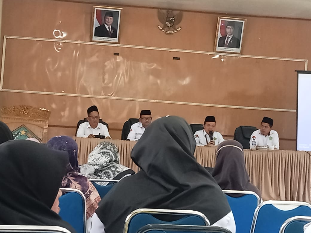 Tenaga Kependidikan MAN 1 Muaro Jambi Ikuti Pelatihan di Aula Kemenag Muaro Jambi