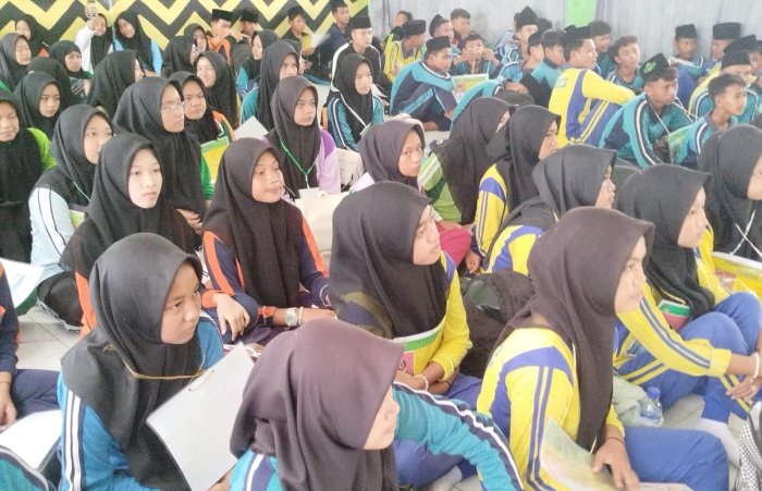 emangat Solidaritas, PMR MAN 1 Muaro Jambi Gelar Latihan Rutin di Pendopo Utama