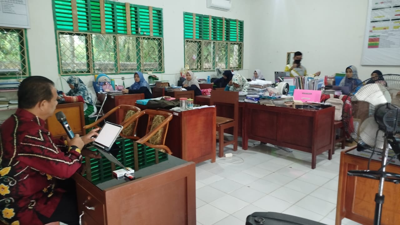 Kepala Madrasah Pimpin Rapat Persiapan UM dan Libur Ramadan Kepala Madrasah Pimpin Rapat Persiapan UM dan Libur Ramadan