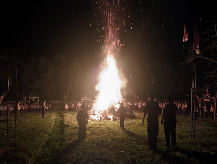 Semangat Persaudaraan Menyala di Api Unggun Pramuka MAN 1 Muaro Jambi Semangat Persaudaraan Menyala di Api Unggun Pramuka MAN 1 Muaro Jambi