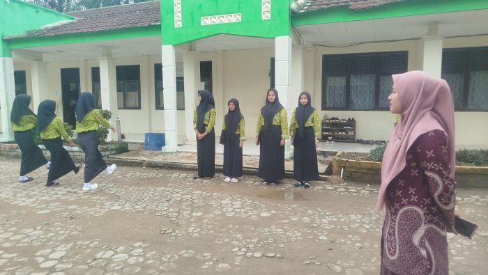 XB Dari Waktu Istirahat, Tumbuh Percaya Diri Petugas Upacara
