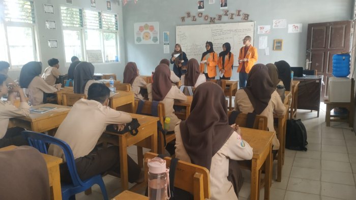 Himpunan Mahasiswa Kimia UNJA Sosialisasikan Olimpiade dan Turnamen Futsal di MAN 1 Muaro Jambi